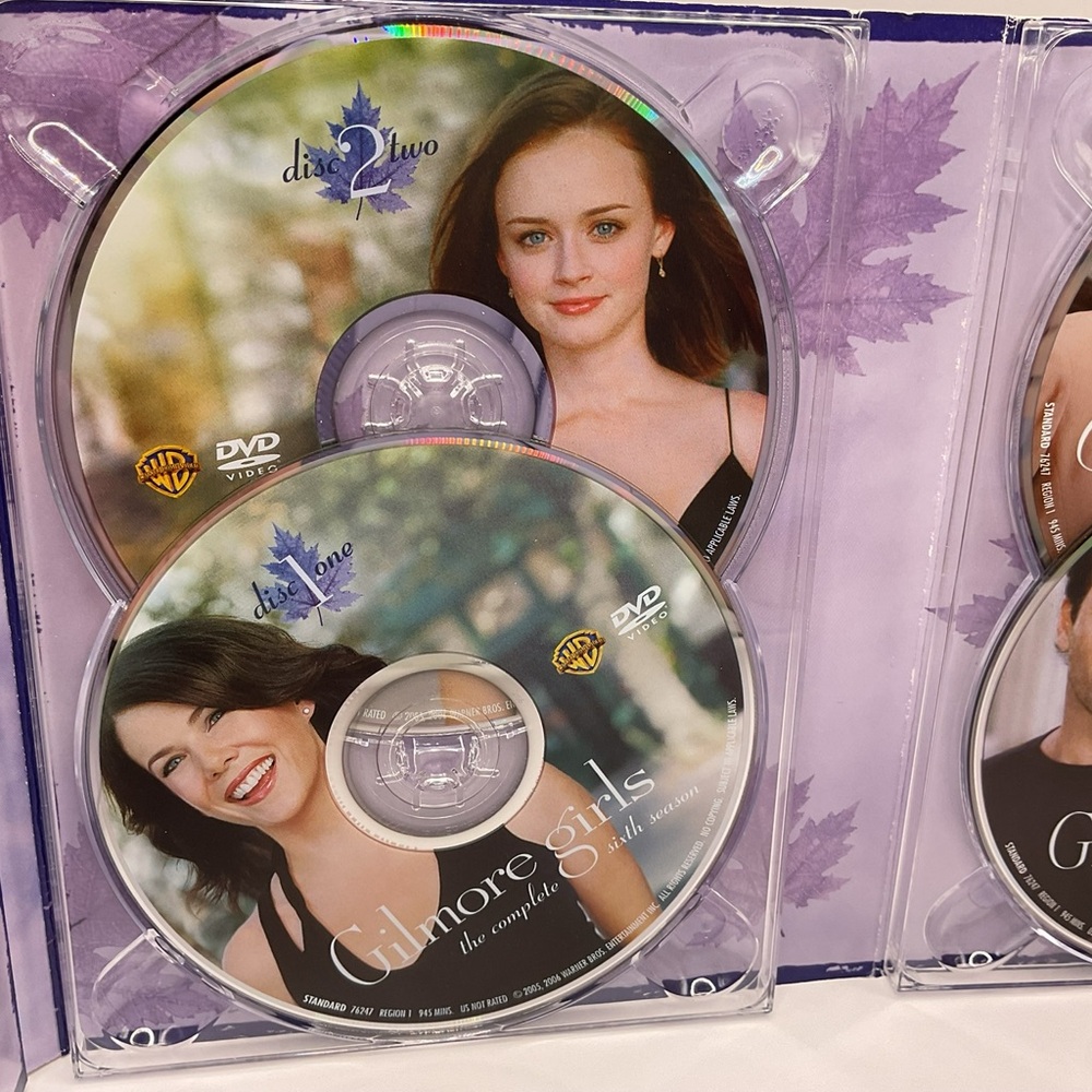 Gilmore Girls: The Complete Sixth Season DVD Set - Blue - Picture 12 of 16
